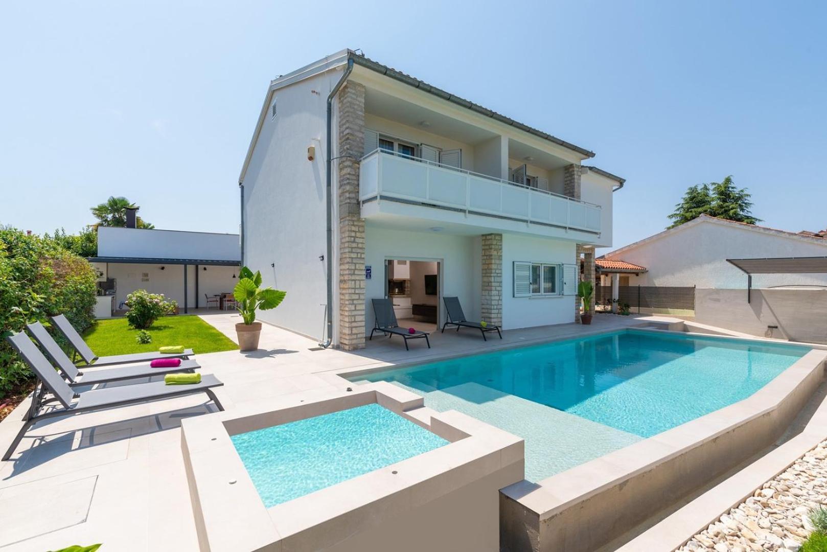 Villa Irena With Private Pool In Poreč Kültér fotó