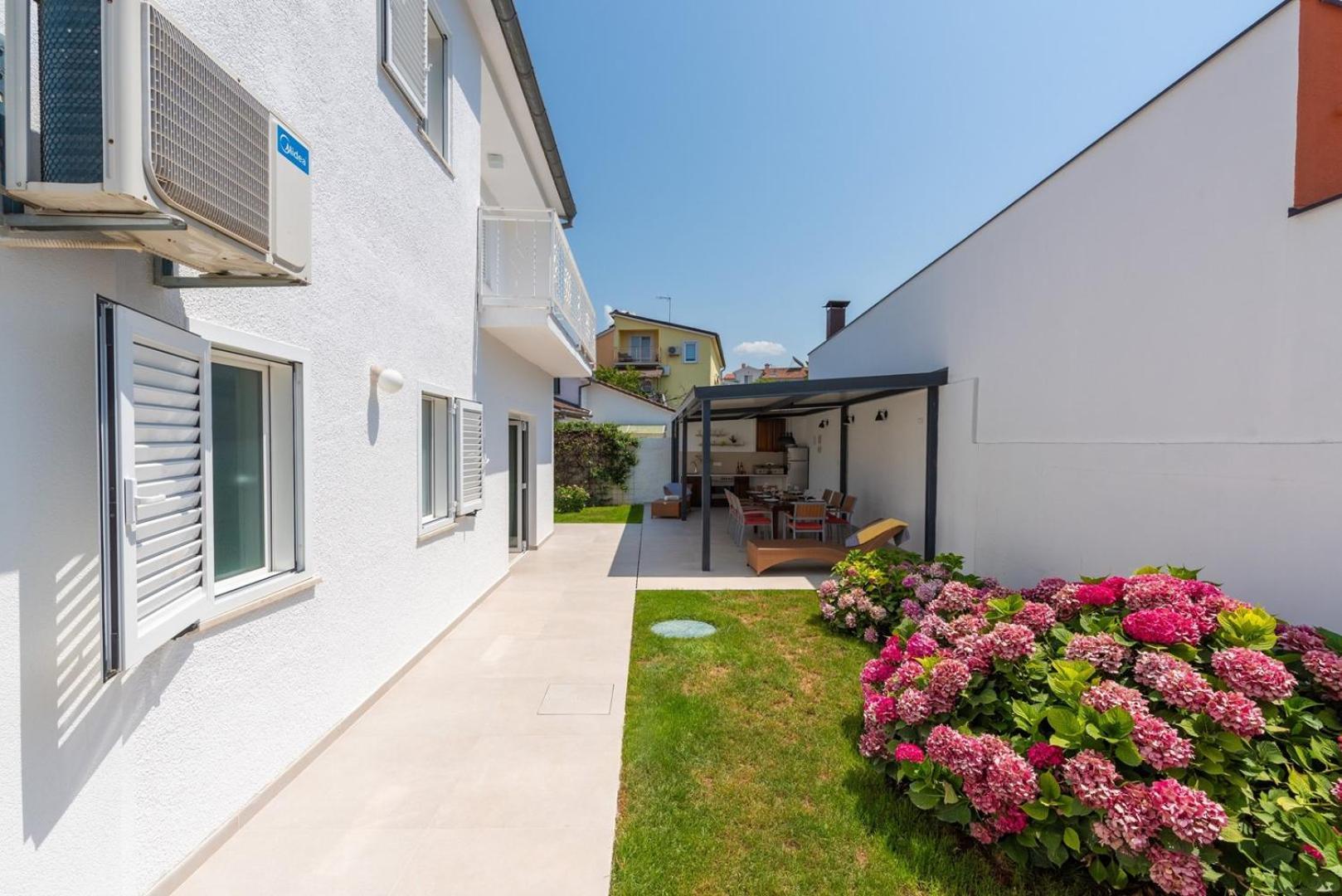 Villa Irena With Private Pool In Poreč Kültér fotó